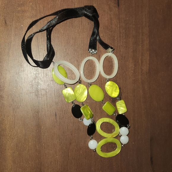 Satin Bow Closer Necklace - Picture 3 of 3